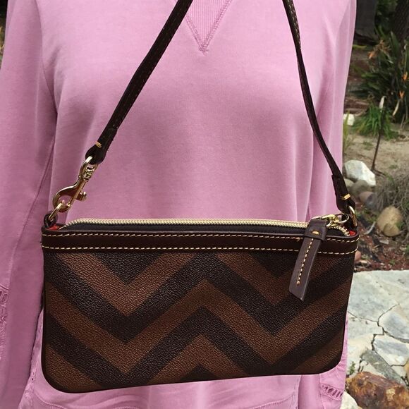 DOONEY AND BOURKE WRISTLET SMALL POUCH GOLD TONE HARDWARE - Picture 3 of 14